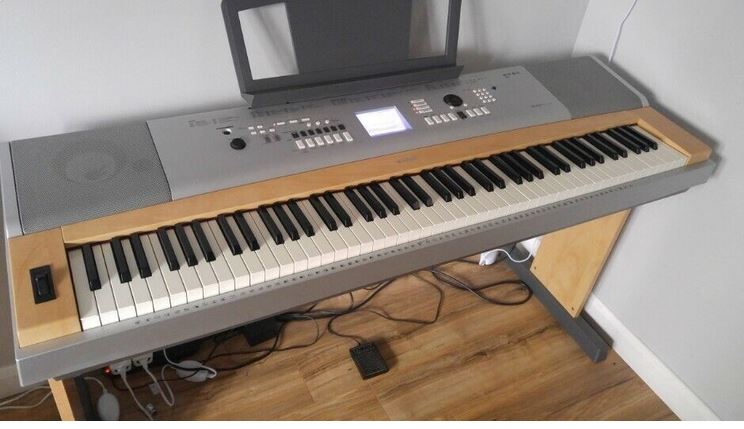 Piano Yamaha DGX-620