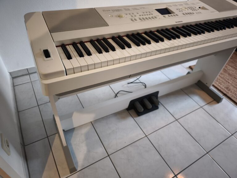 Pianino cyfrowe Yamaha DGX 660